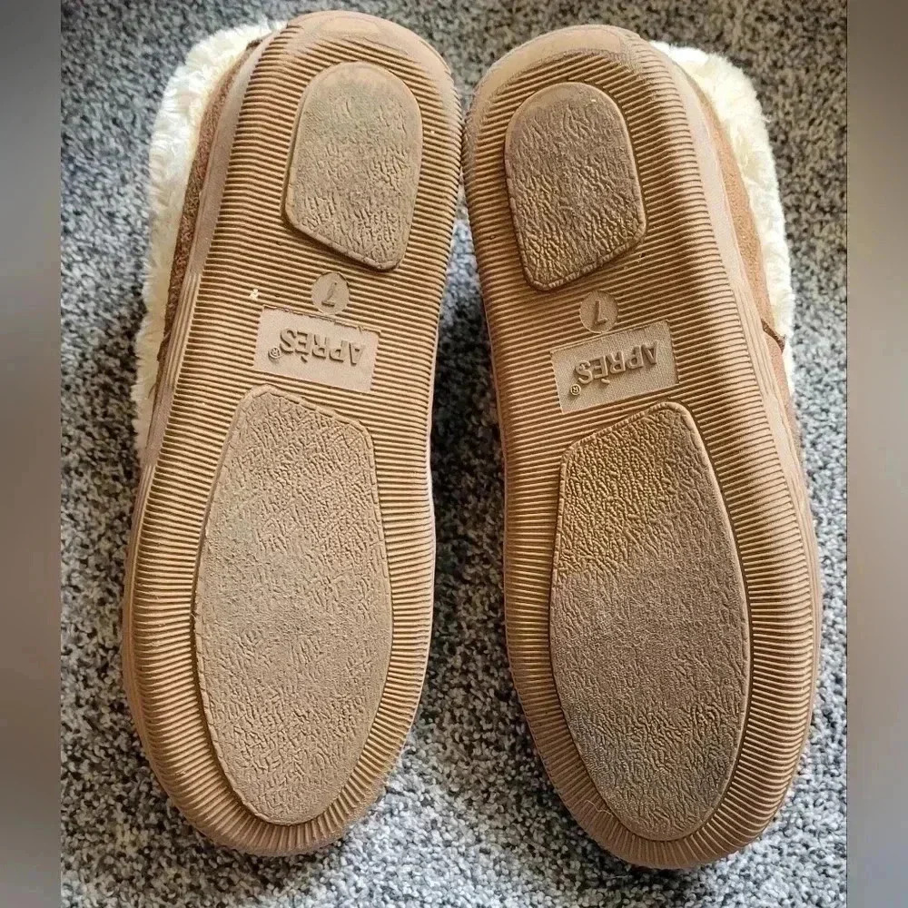 Apres by Lamo genuine Merino wool Booties slip resistant mens size 7 Or Women 5 - Picture 13 of 13